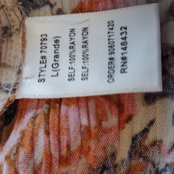 Floral Boutique Dress. Size Large - Picture 5 of 5